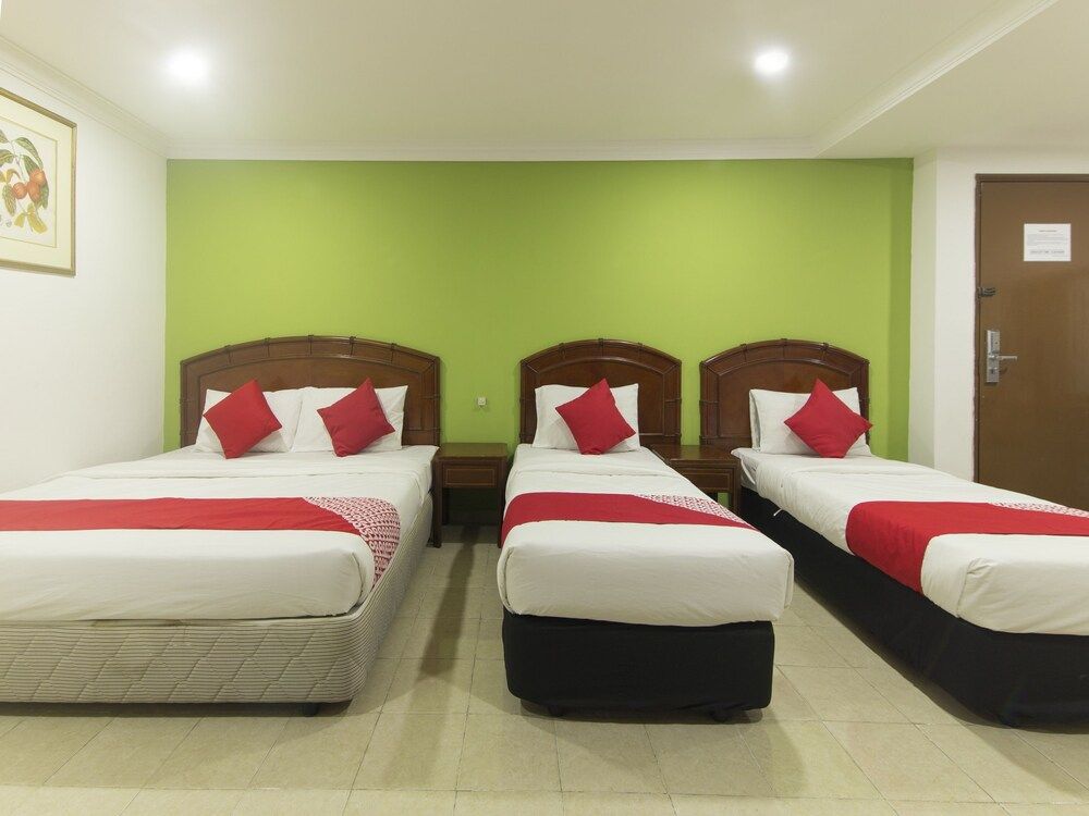 OYO 805 Hotel Run Star Superior Double Room, Multiple Beds 3