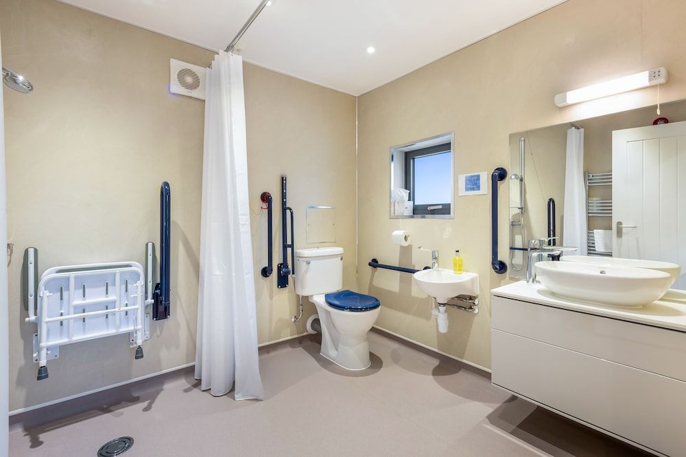 Polzeath Beach House Deluxe Double Room 2