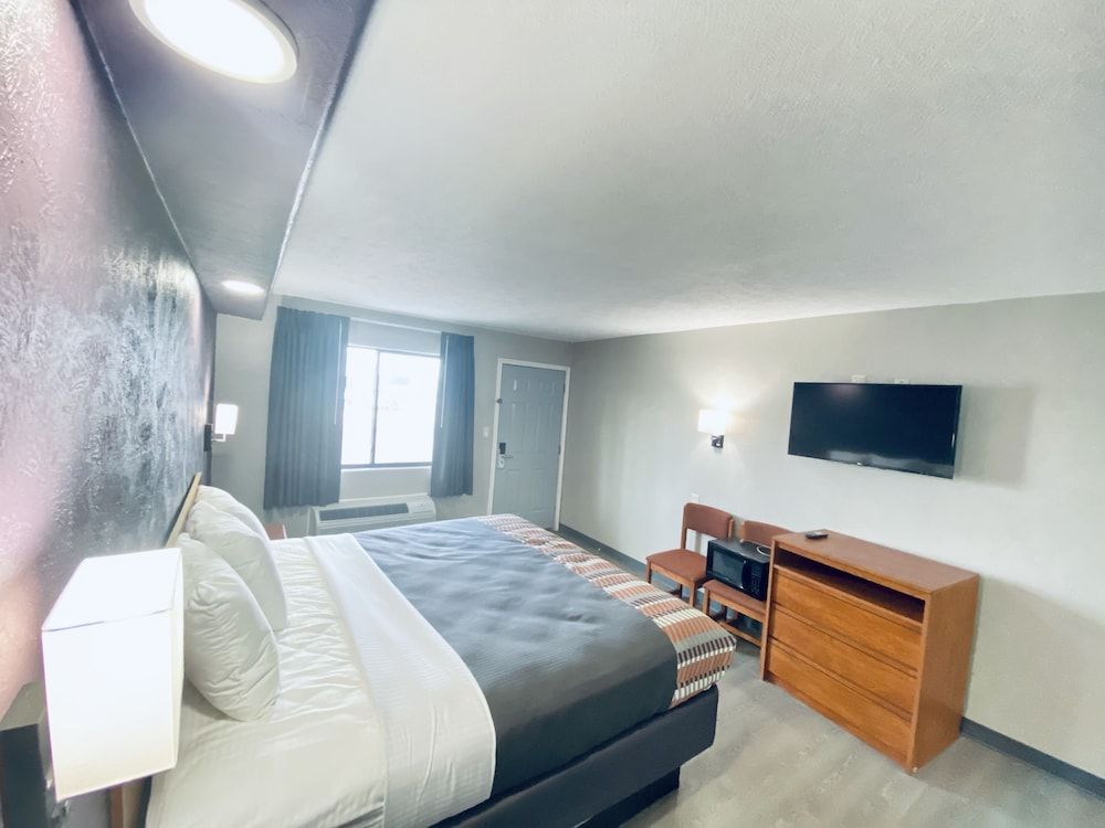 Single Room, Smoking