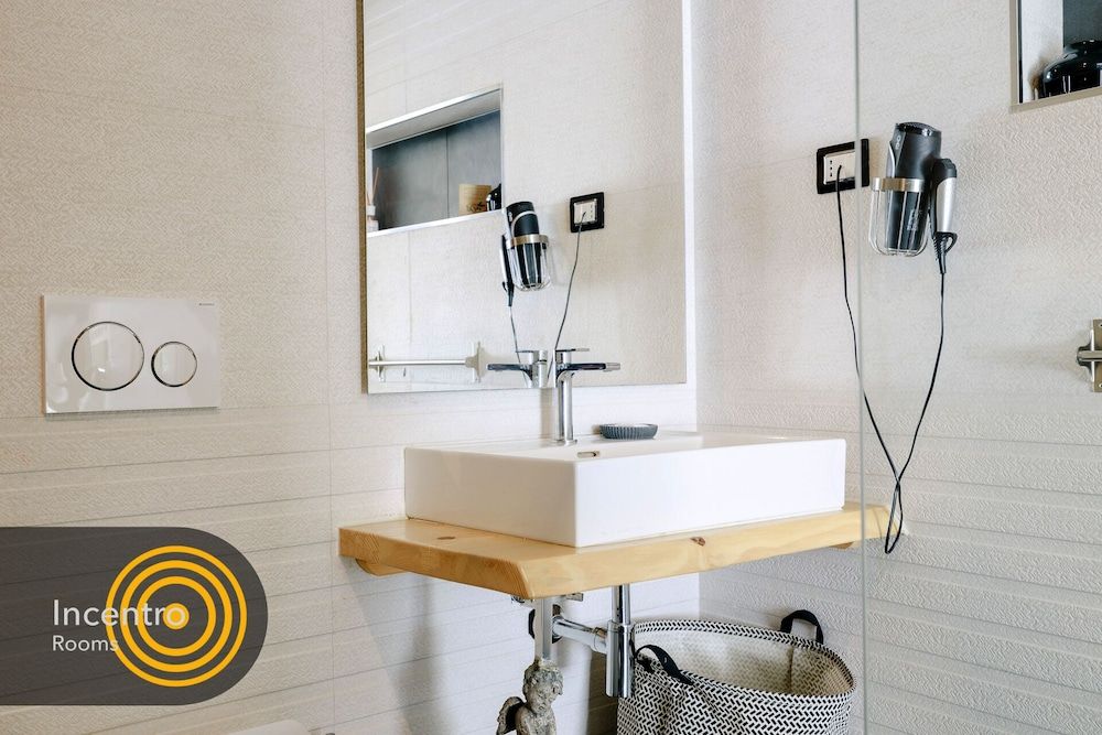 Incentro Rooms Deluxe Room, 1 Queen Bed with Sofa bed 6