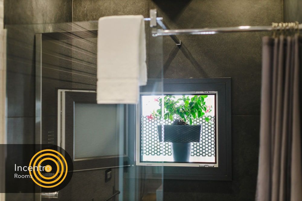 Incentro Rooms Deluxe Room 9