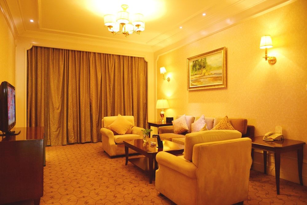 DaXingAnLing Jinma Palace Deluxe Suite 2