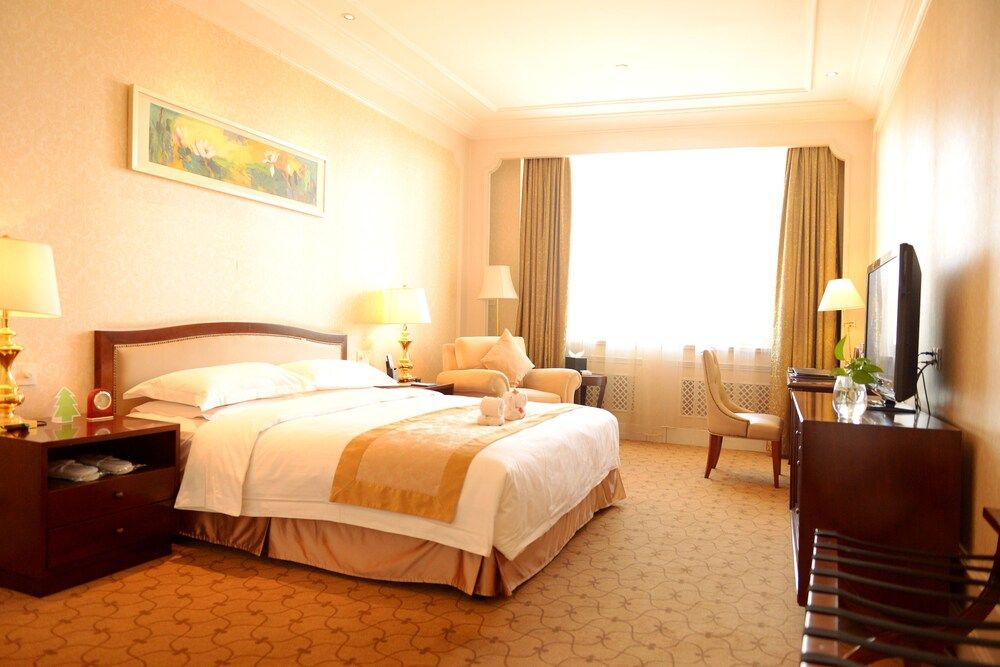 DaXingAnLing Jinma Palace Deluxe Suite