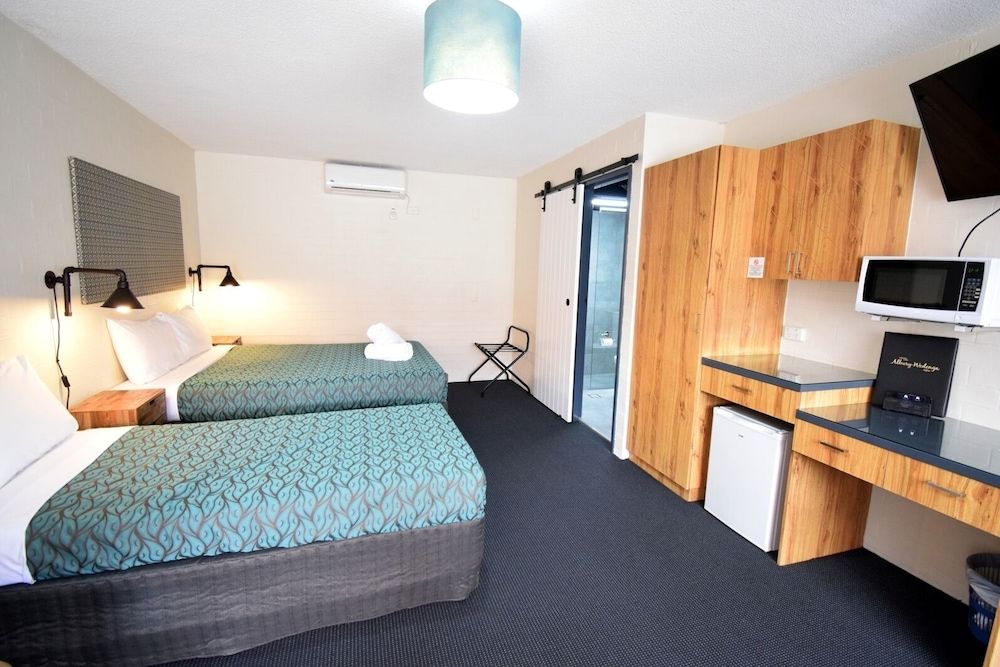 Albury Winsor Park Motor Inn Deluxe Family Room
