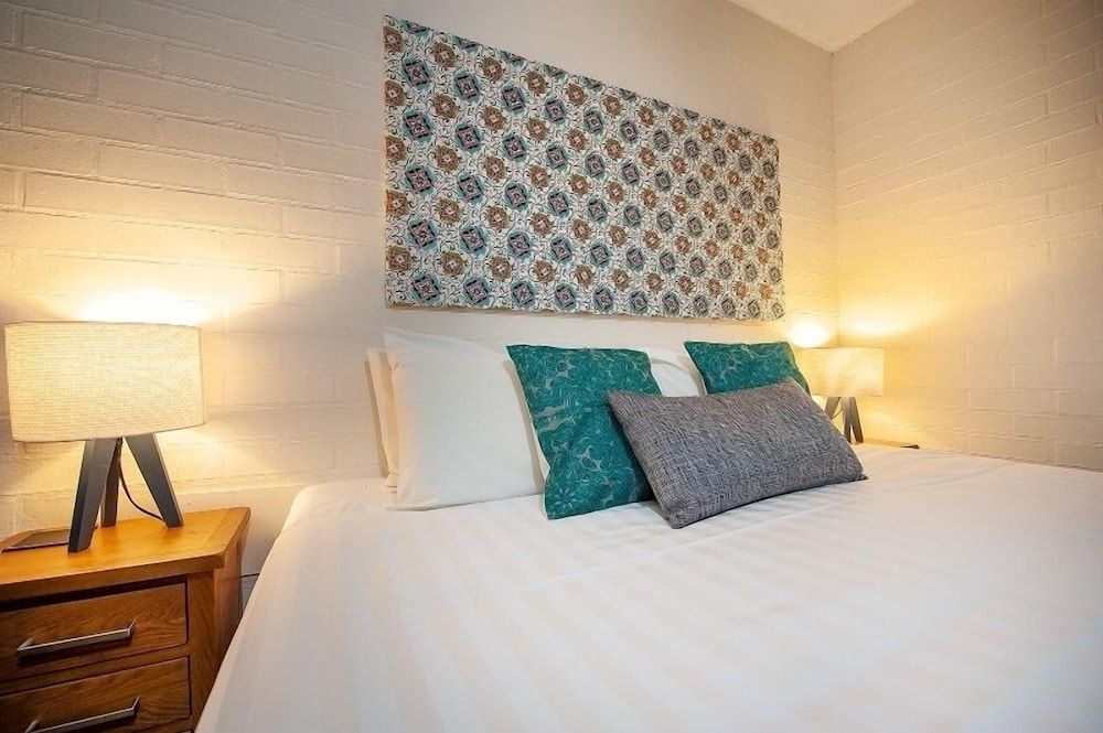 Albury Winsor Park Motor Inn Deluxe Room, Non Smoking, Refrigerator (Delux Queen) 5