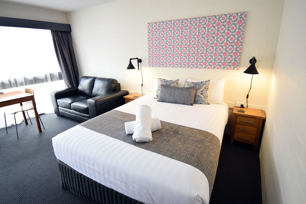 Albury Winsor Park Motor Inn Deluxe Room, Non Smoking, Refrigerator (Delux Queen)