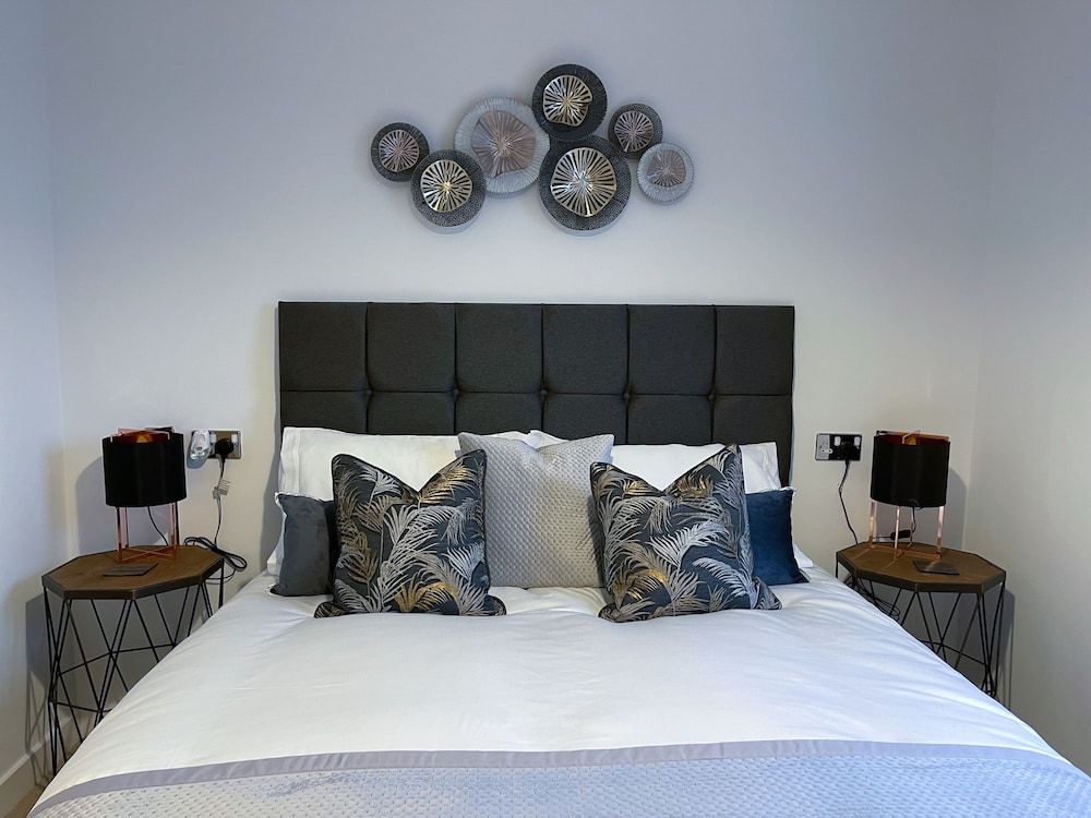 Station Side Penthouse Luxury Penthouse, Private Bathroom 13