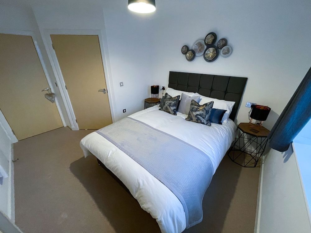 Station Side Penthouse Luxury Penthouse, Private Bathroom 12