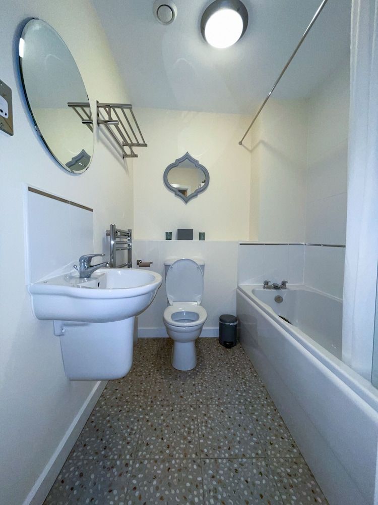 Station Side Penthouse Luxury Penthouse, Private Bathroom 19