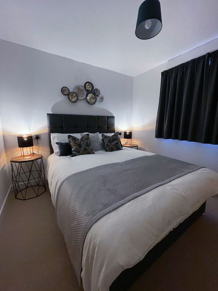 Station Side Penthouse Luxury Penthouse, Private Bathroom 14