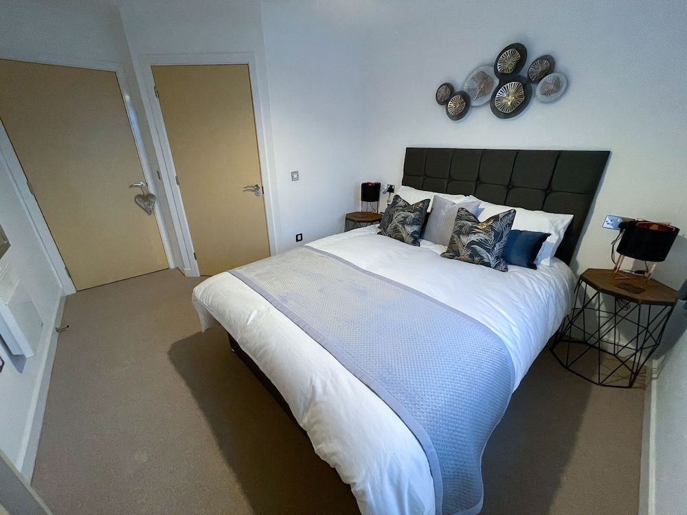 Station Side Penthouse Luxury Penthouse, Private Bathroom 10