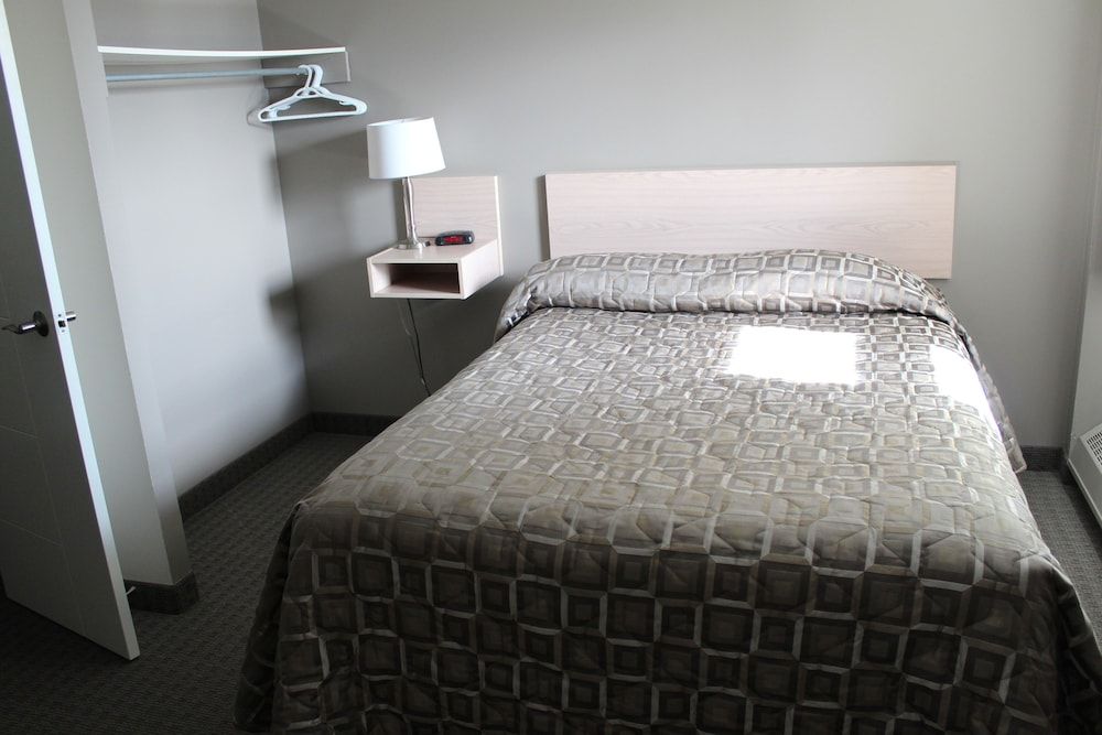 Arbour Ridge Inn & Suites