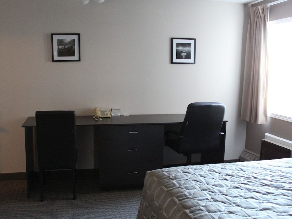 Arbour Ridge Inn & Suites Room, 1 Queen Bed 5