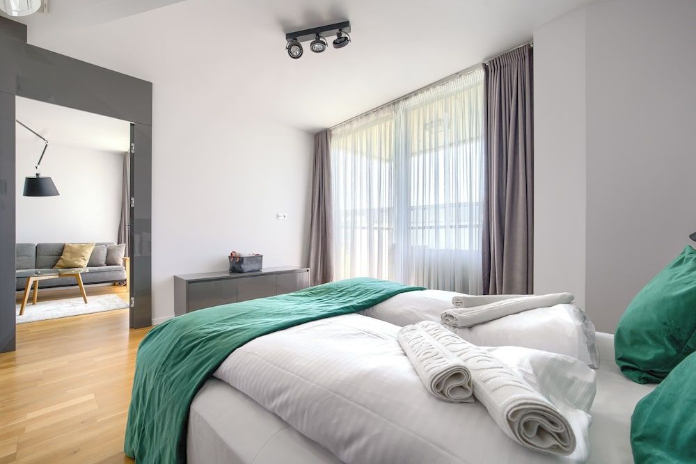 Apartment (467)