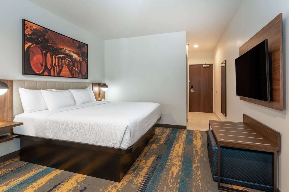 Suite, 1 King Bed, Non Smoking