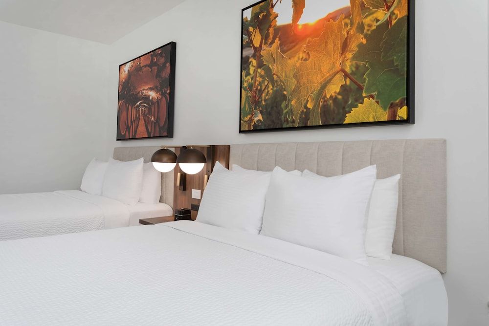 Deluxe Room, 2 Queen Beds, Non Smoking