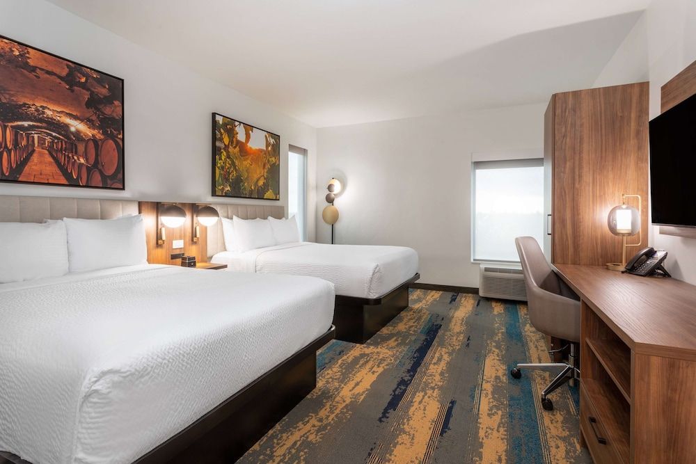 Deluxe Room, 2 Queen Beds, Non Smoking