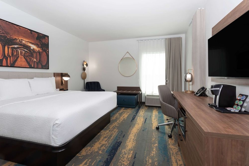 Room, 1 King Bed, Accessible, Non Smoking (Mobility, Tub with Grab Bars)