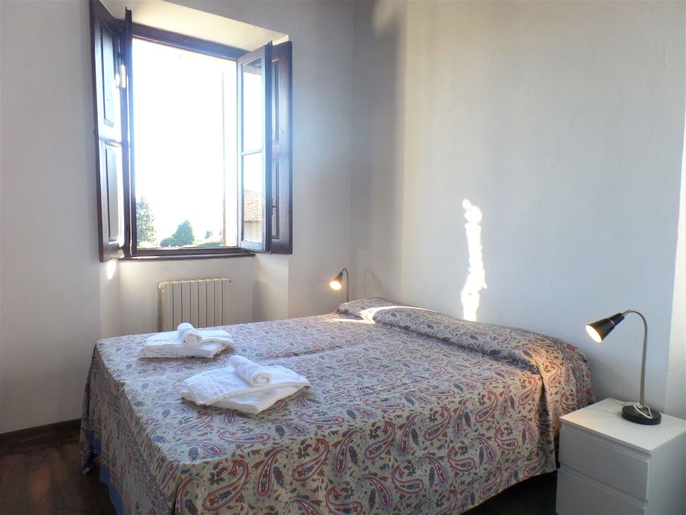 House, 2 Bedrooms, Lake View