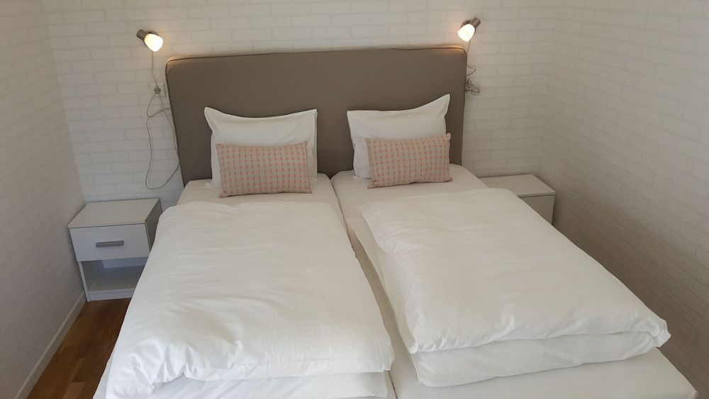 Sjötorps Hostel Deluxe Twin Room 3