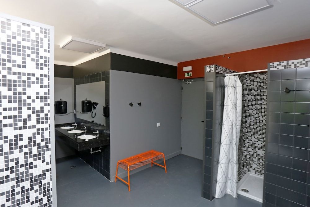 Hi Setubal Pousada de Juventude - Hostel 12-Bed Dormitory, Women only, Private Bathroom 3