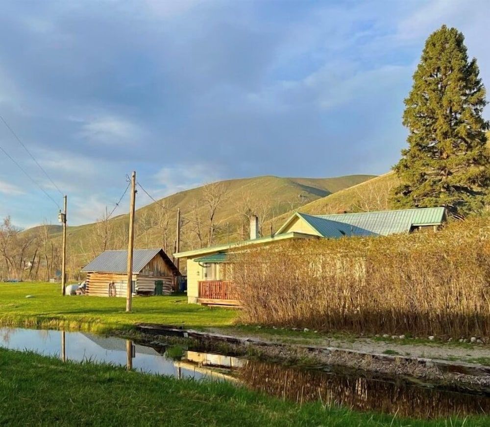 Hannon House Deluxe Bungalow, 1 King Bed, Non Smoking, Mountain View 4