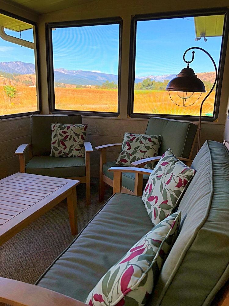 Hannon House Deluxe Bungalow, 1 King Bed, Non Smoking, Mountain View 3