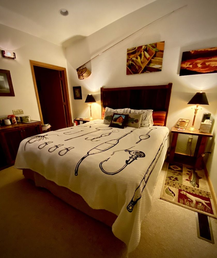 Hannon House Deluxe Bungalow, 1 King Bed, Non Smoking, Mountain View