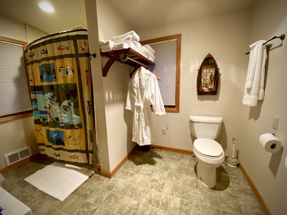 Hannon House Deluxe Bungalow, 1 King Bed, Non Smoking, Mountain View 5