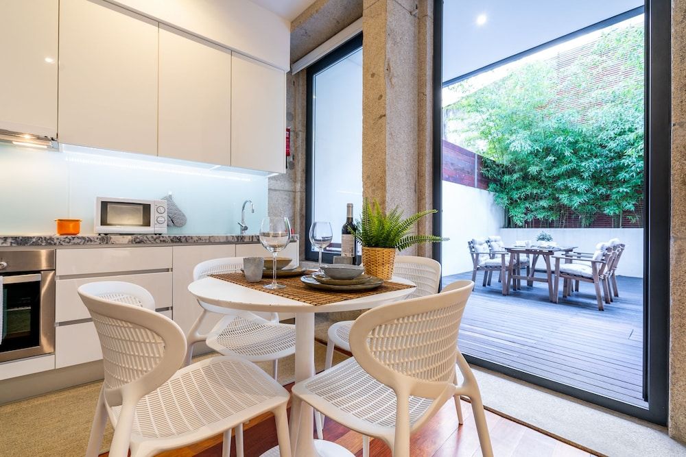 undefined Merc Porto Clerigos 8