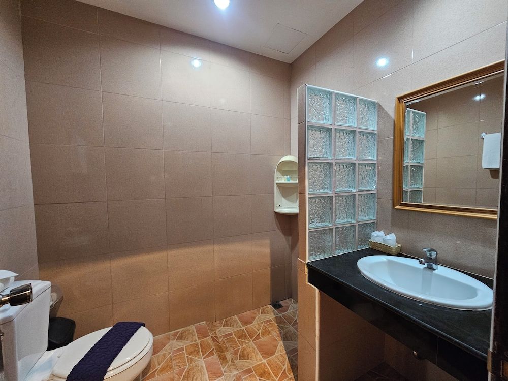 Nanai 2 Residence Patong Superior Room 8