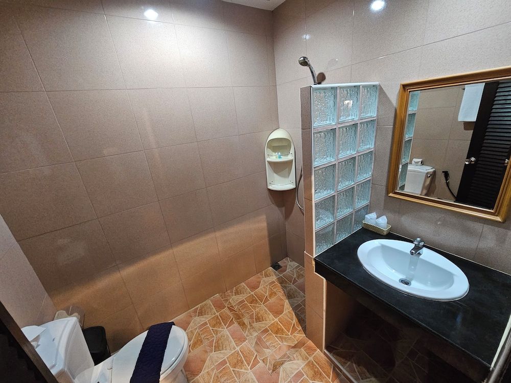 Nanai 2 Residence Patong Superior Room 9