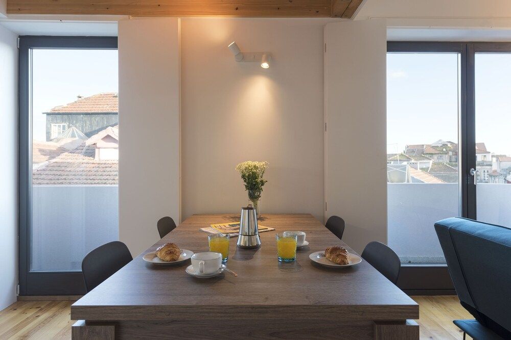 undefined The Blue Parrot 10