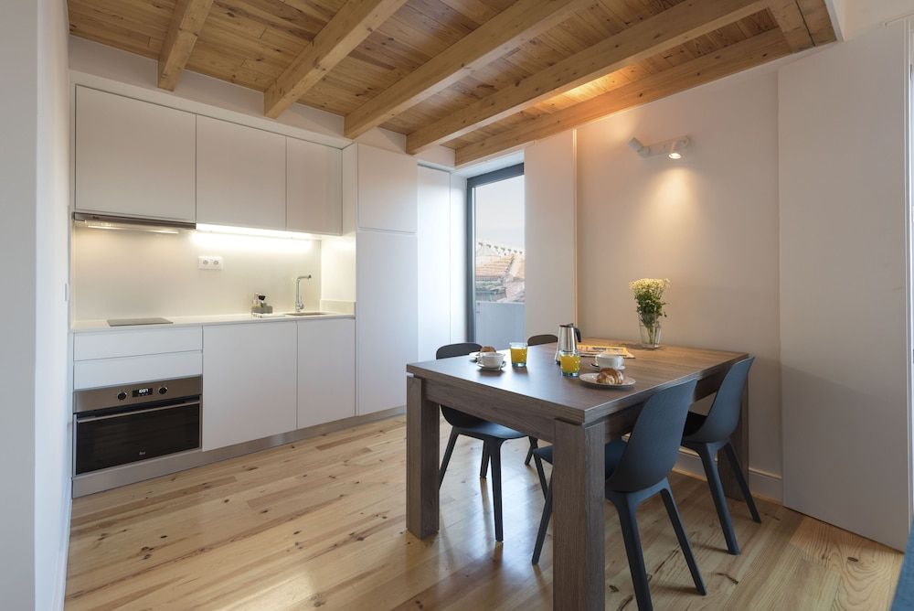 undefined The Blue Parrot 9