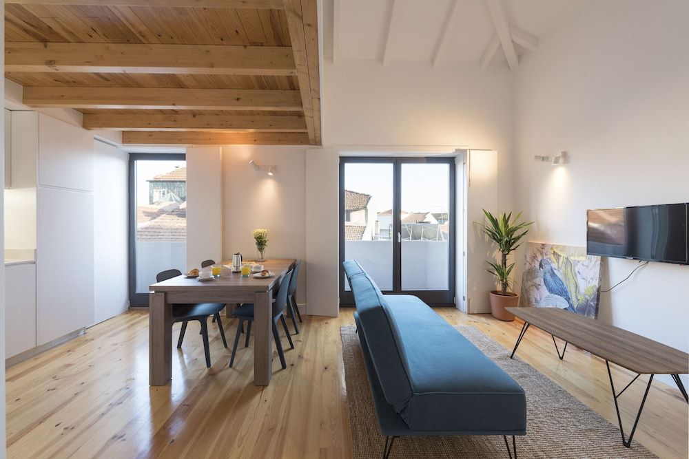 undefined The Blue Parrot