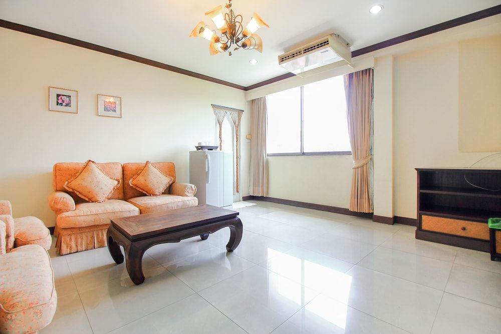 undefined OYO 383 White Inn Hotel 10