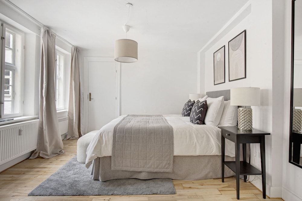 undefined Sanders Central - Chic 1-bdr Apt in City Center 10