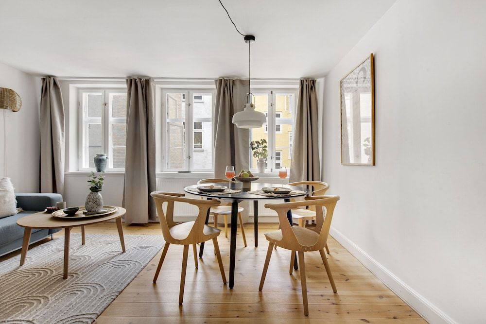 undefined Sanders Central - Chic 1-bdr Apt in City Center 7