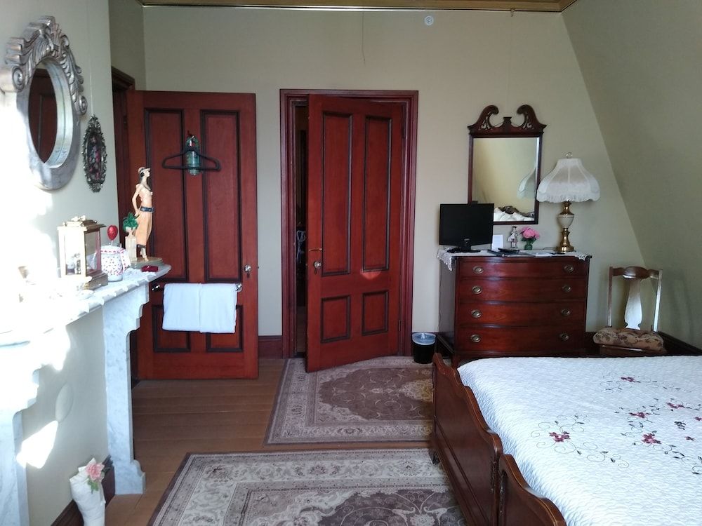 The Proctor Mansion Inn Room, 1 King Bed 9