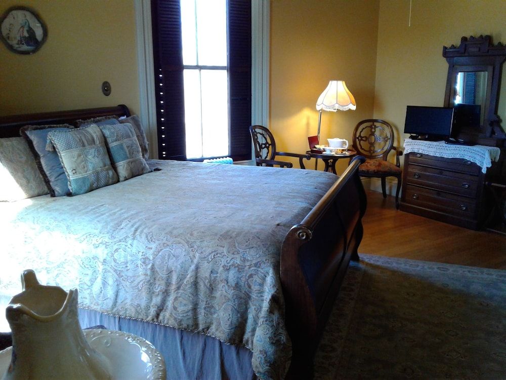 The Proctor Mansion Inn Room, 1 King Bed 2