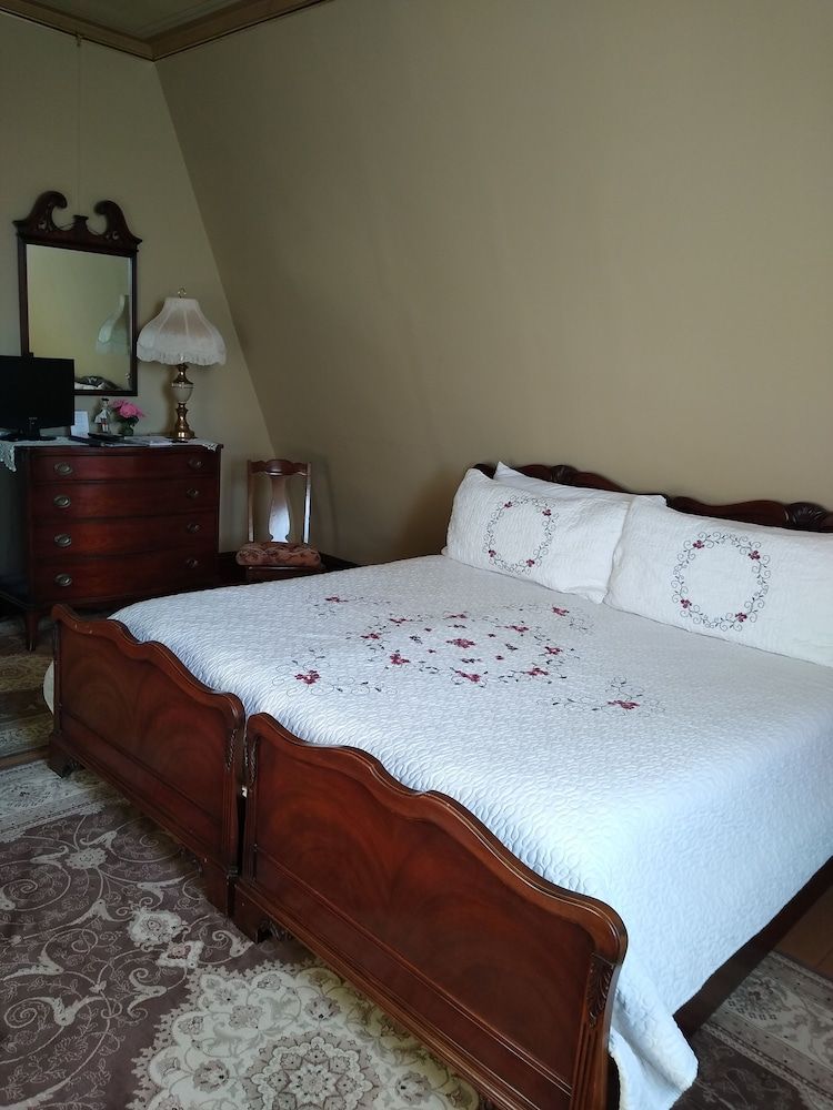 The Proctor Mansion Inn Room, 1 King Bed 3