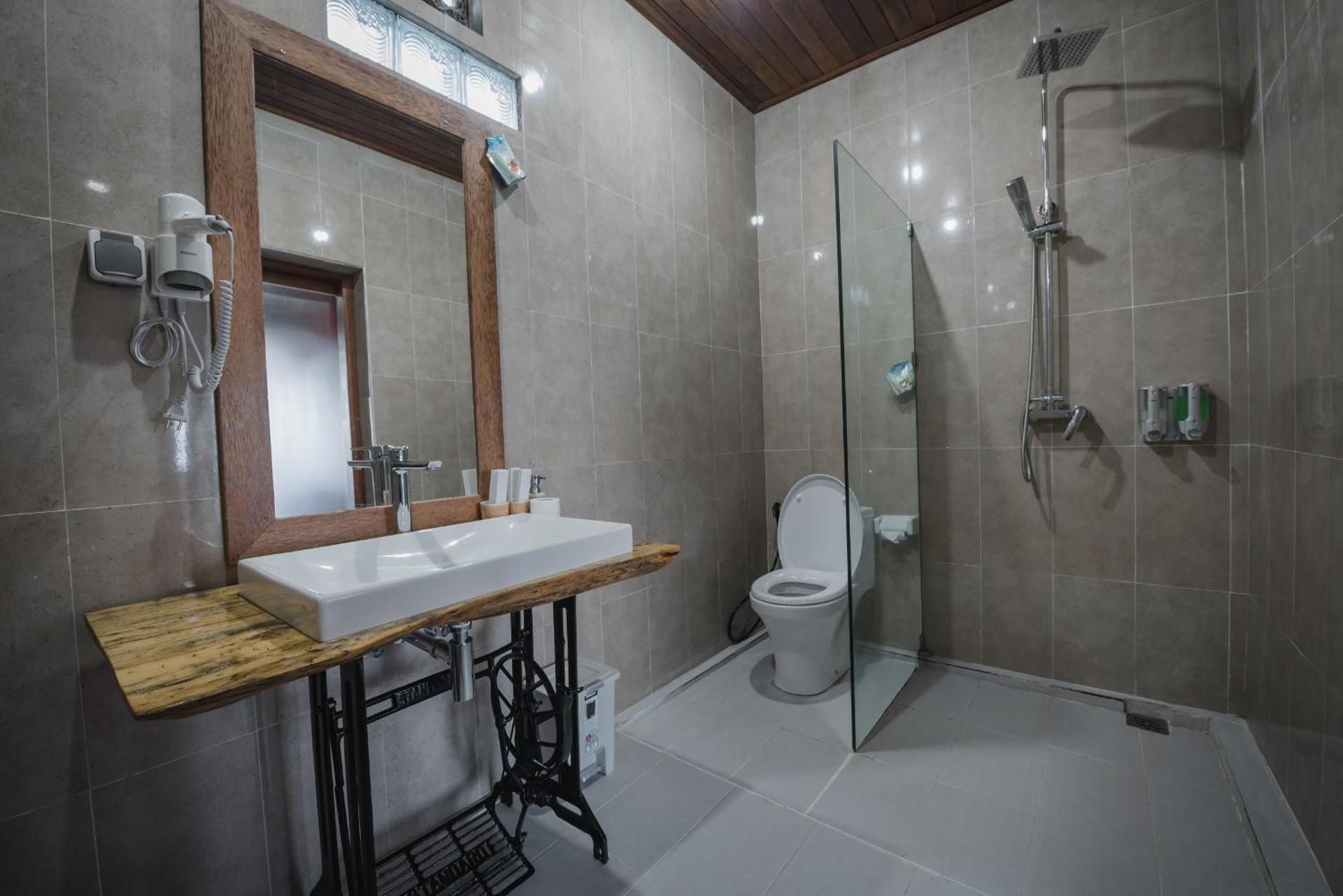 undefined Daphila Cottage 9