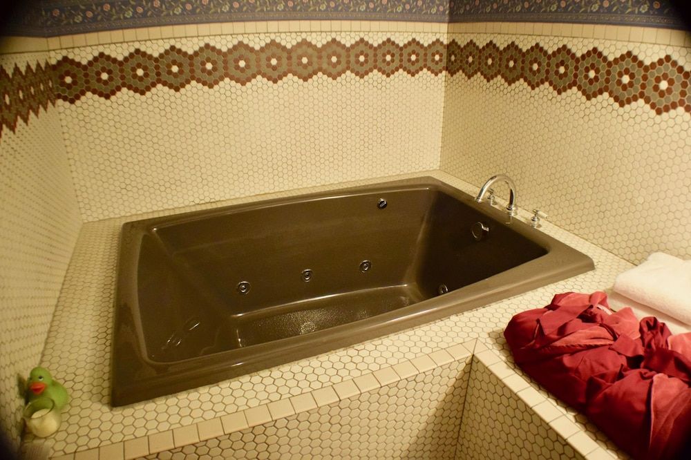 The Hancock House Mrs. Hancock  (2nd Floor) 5