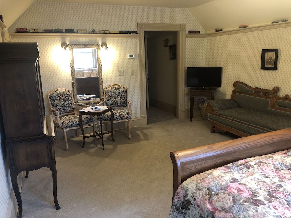 The Hancock House The Train Room  (3rd Floor) 3