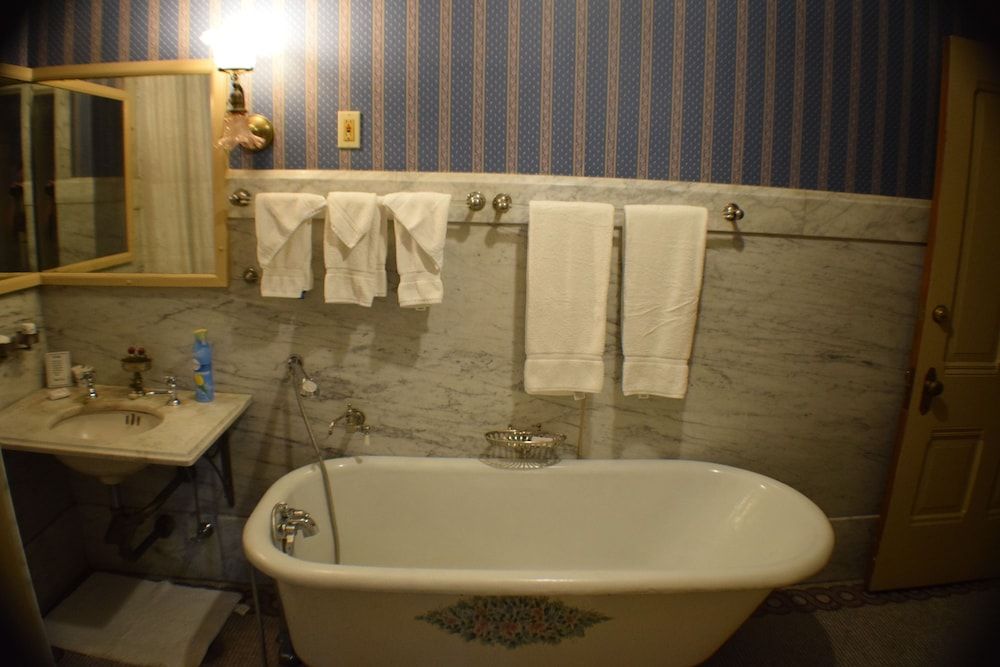 The Hancock House Mrs. Hancock  (2nd Floor) 6