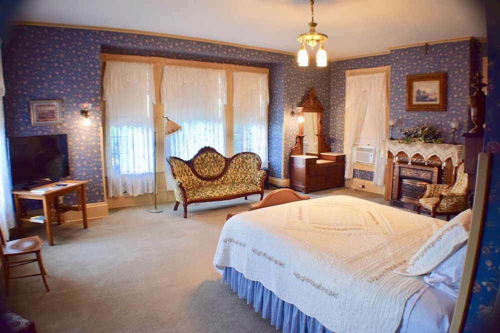 The Hancock House Mrs. Hancock  (2nd Floor) 2