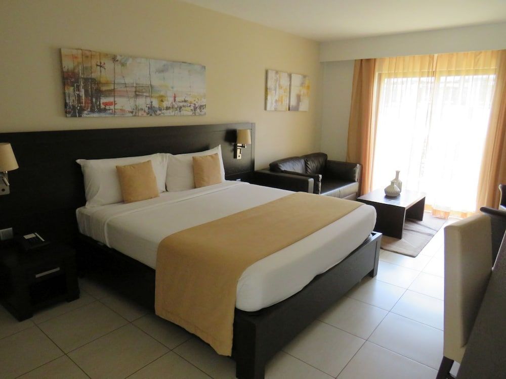 Superior Suite (Swim-Up)