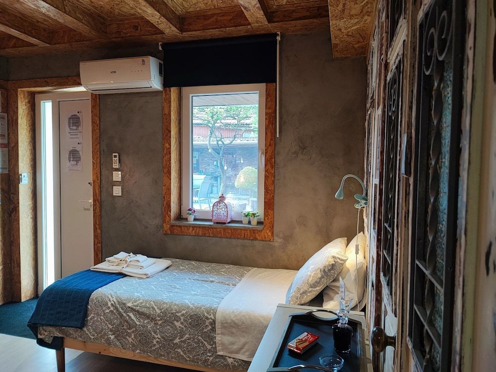 Ruby Charm Houses City Studio, Garden View 28