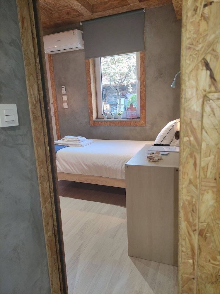 Ruby Charm Houses City Studio, Garden View 13