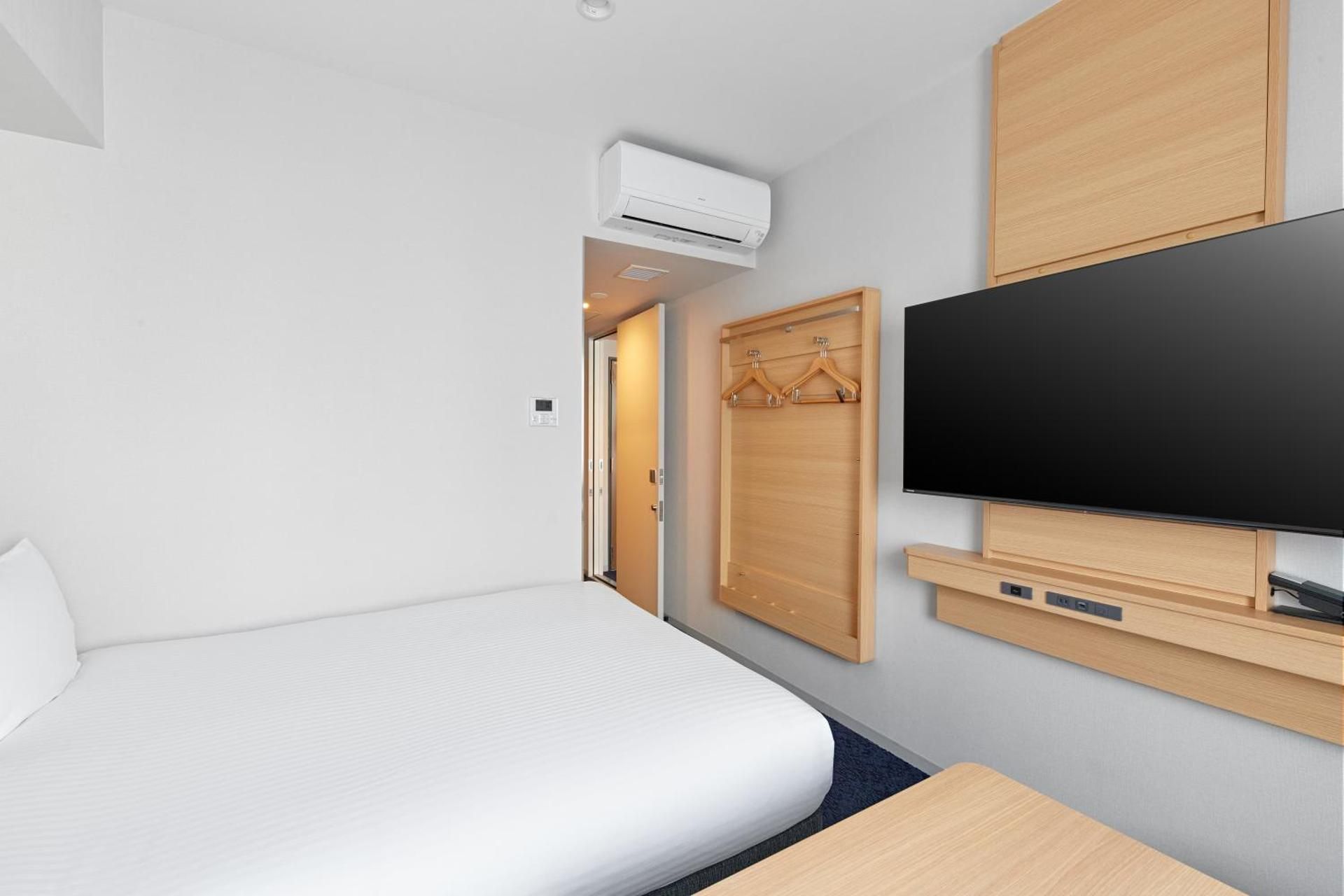 Two Connecting Rooms (1 Double Bed and 2 Single Beds) - Non-Smoking